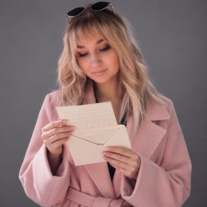 Olena Lahoza — Чорним По Білому